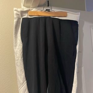 Nike Air woman’s sweatpants size Large gently used